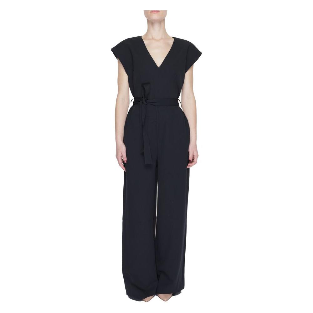 Women’s elegant black jumpsuit from Vila Clothes, made of polyester and elastane, ideal for spring and summer collections.