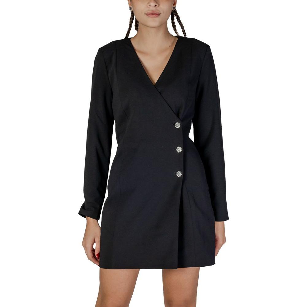 Women's short black polyester dress, fall/winter collection, composed of 95% polyester and 5% elastane with button detail.