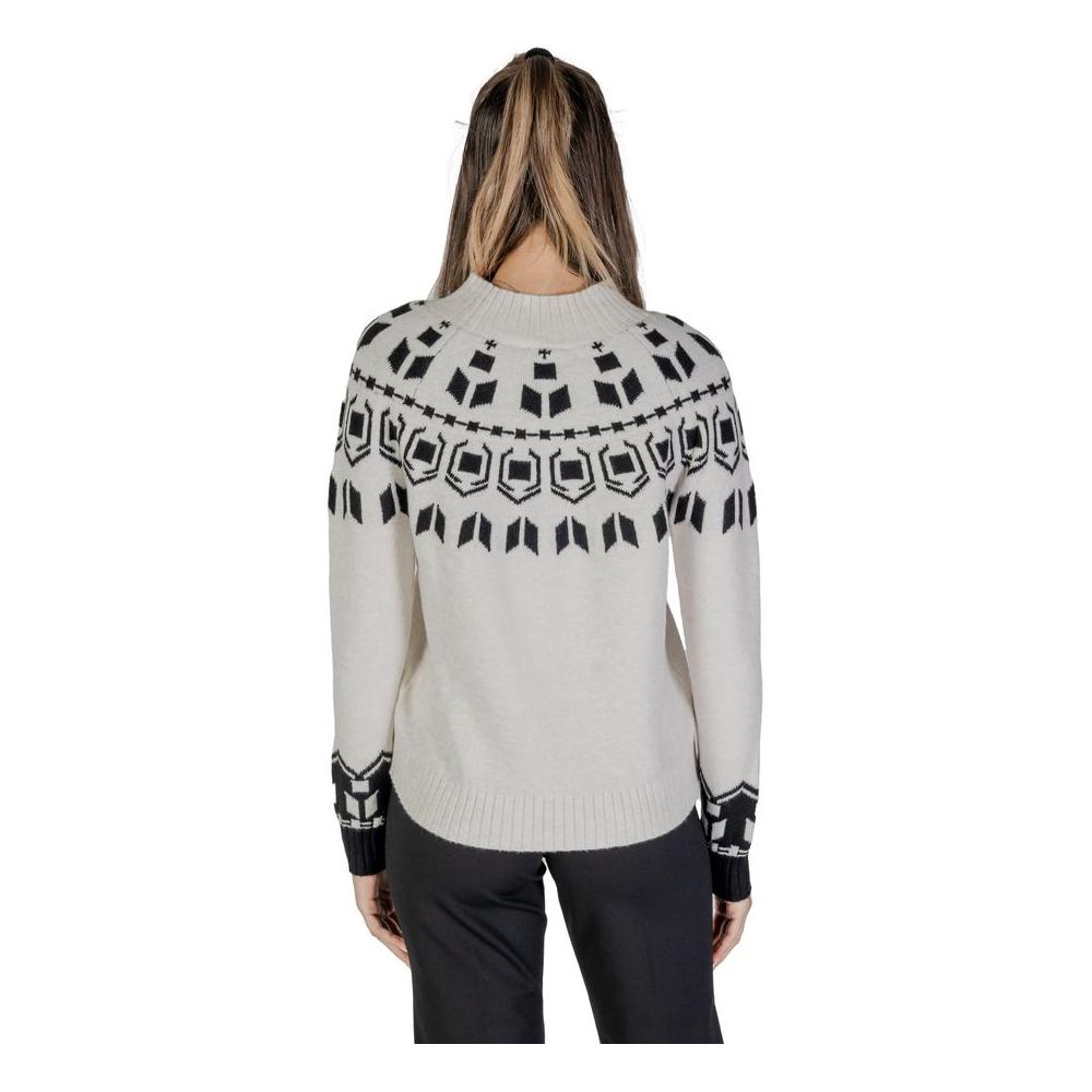 Back view of a woman wearing a Street One cream cotton sweater with black geometric pattern, part of the fall/winter women's knitwear collection.