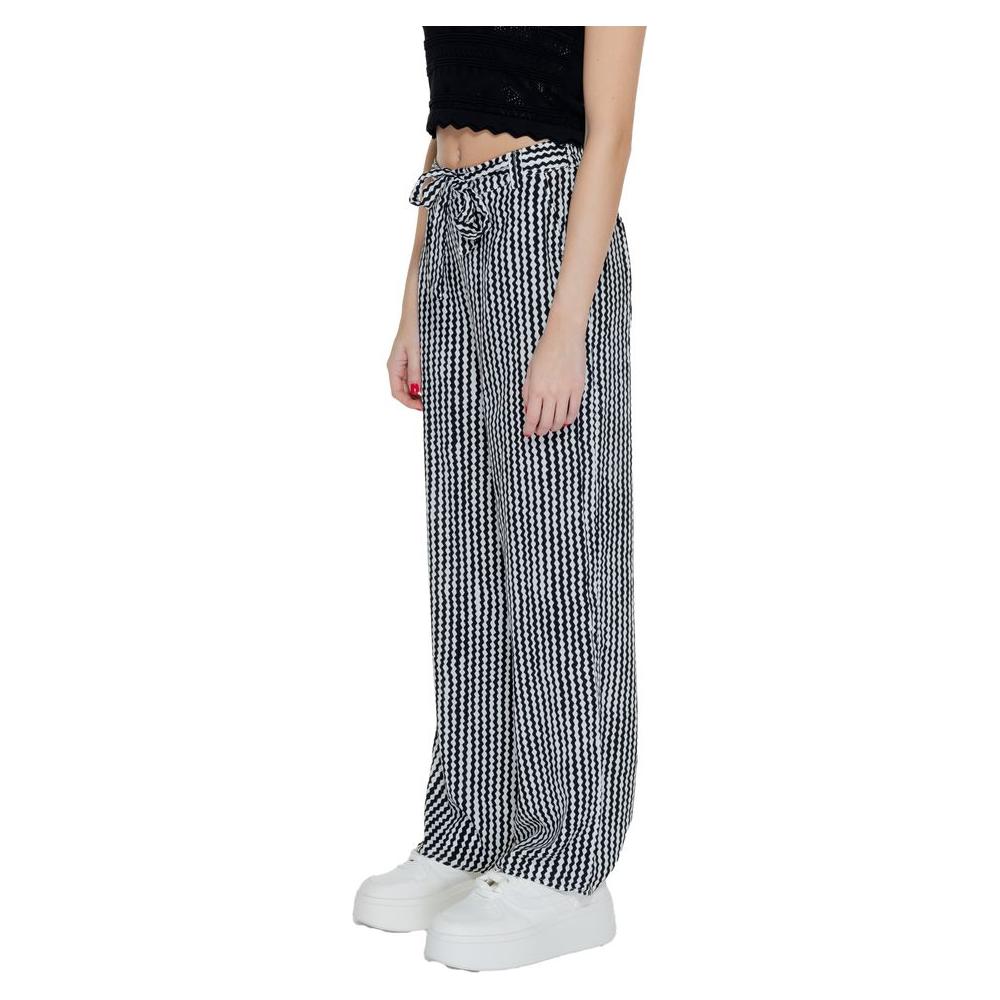 Woman wearing black and white viscose palazzo pants for spring/summer collection
