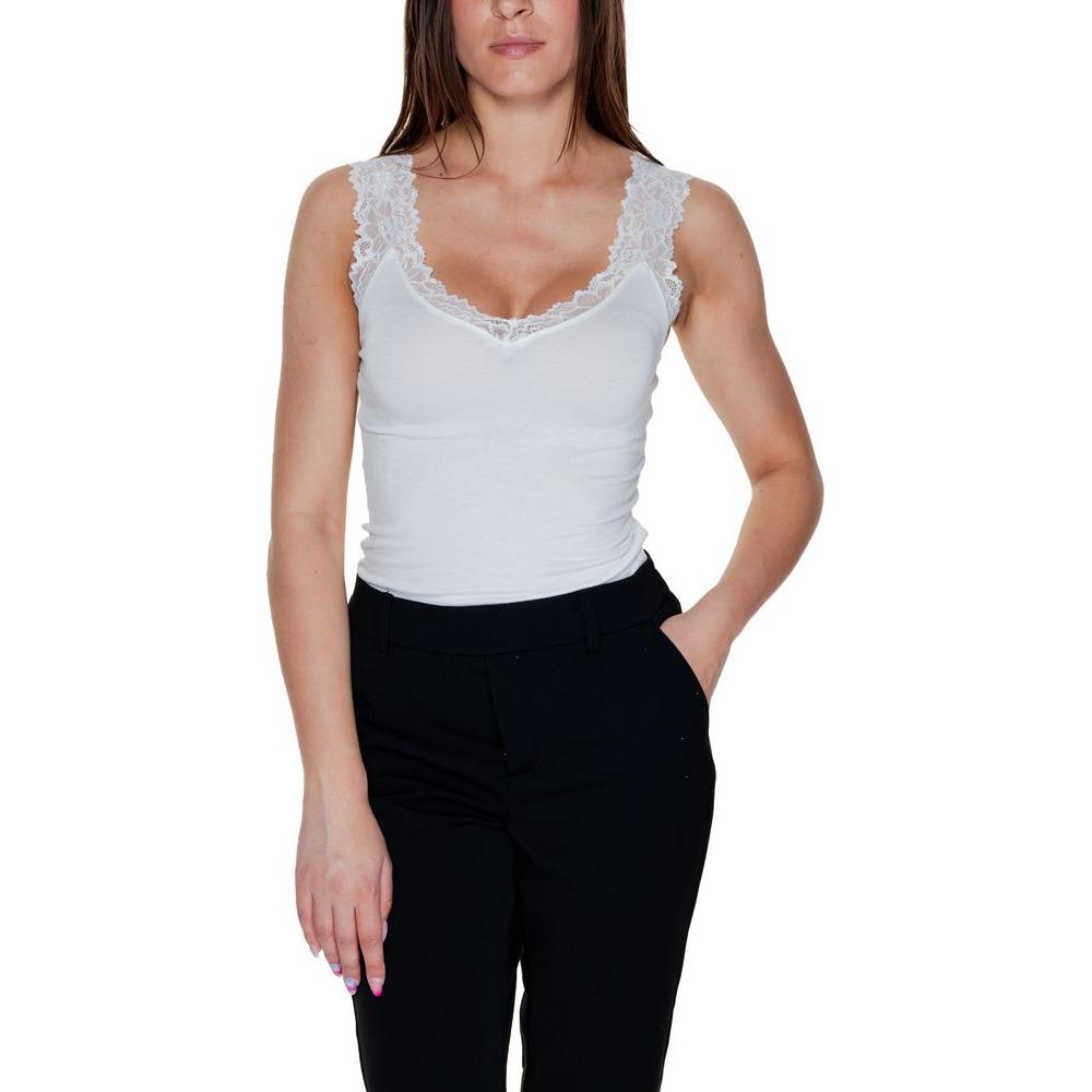 Woman wearing Vero Moda white viscose tank top, perfect for spring/summer collection with lace trim. 95% viscose, 5% elastane.