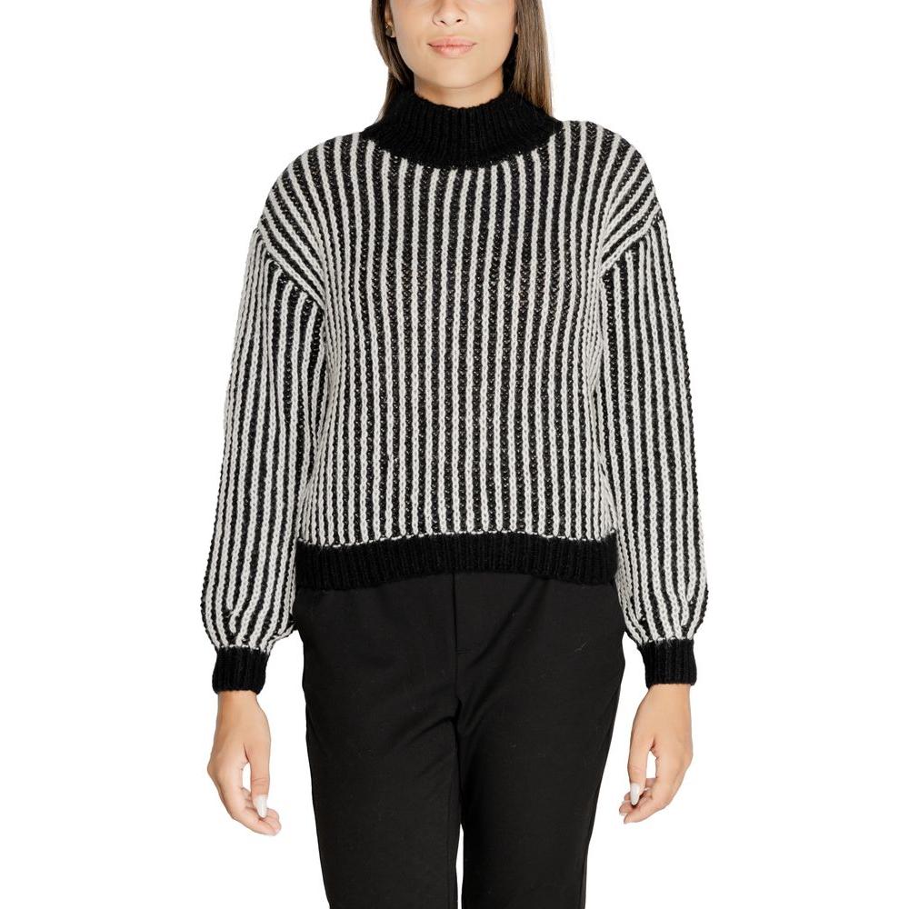 Jacqueline De Yong black polyester sweater for women, featuring knitwear design, suitable for fall/winter, made with recycled polyester.