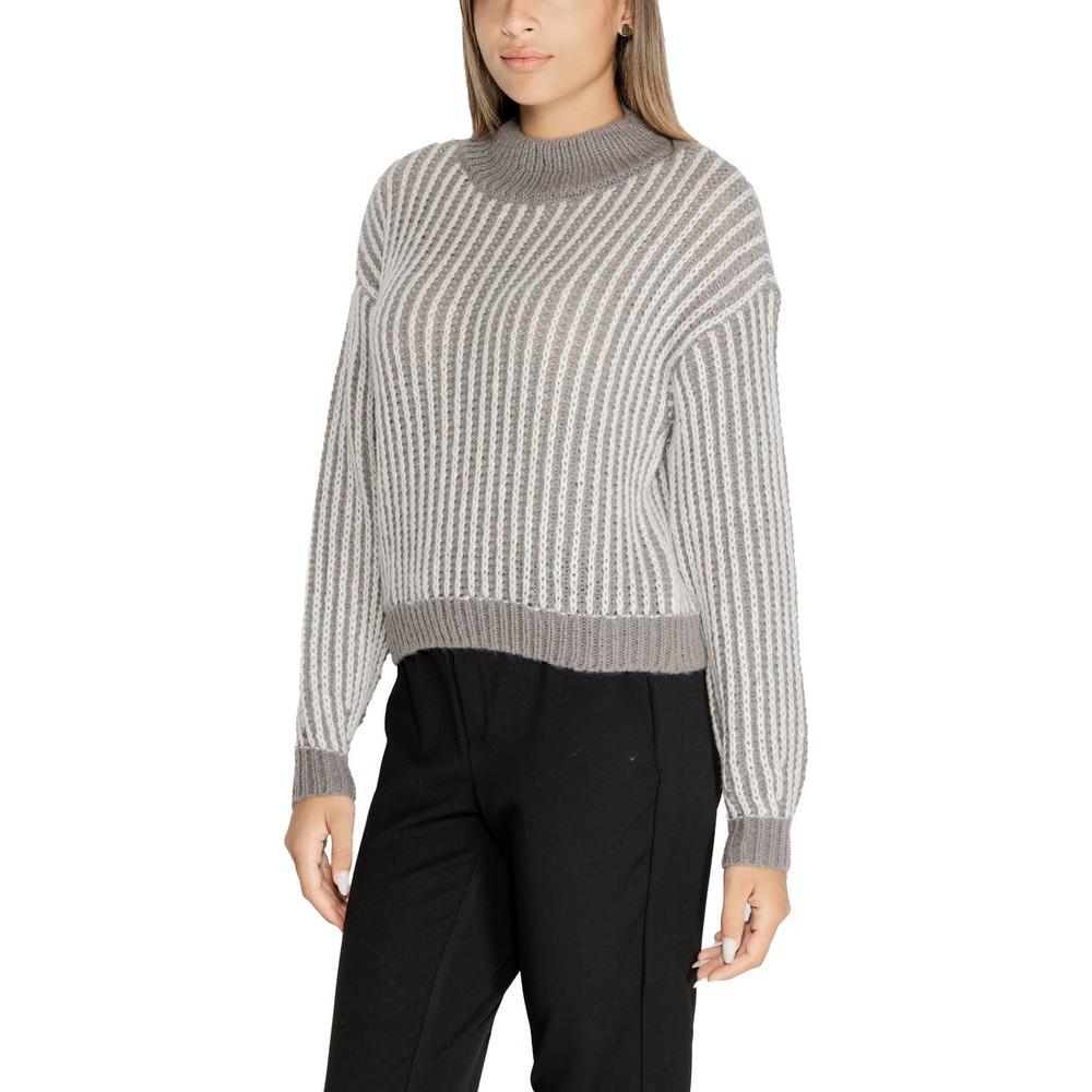 Jacqueline De Yong gray polyester sweater for women, fall/winter collection, featuring a knit design with recycled material.