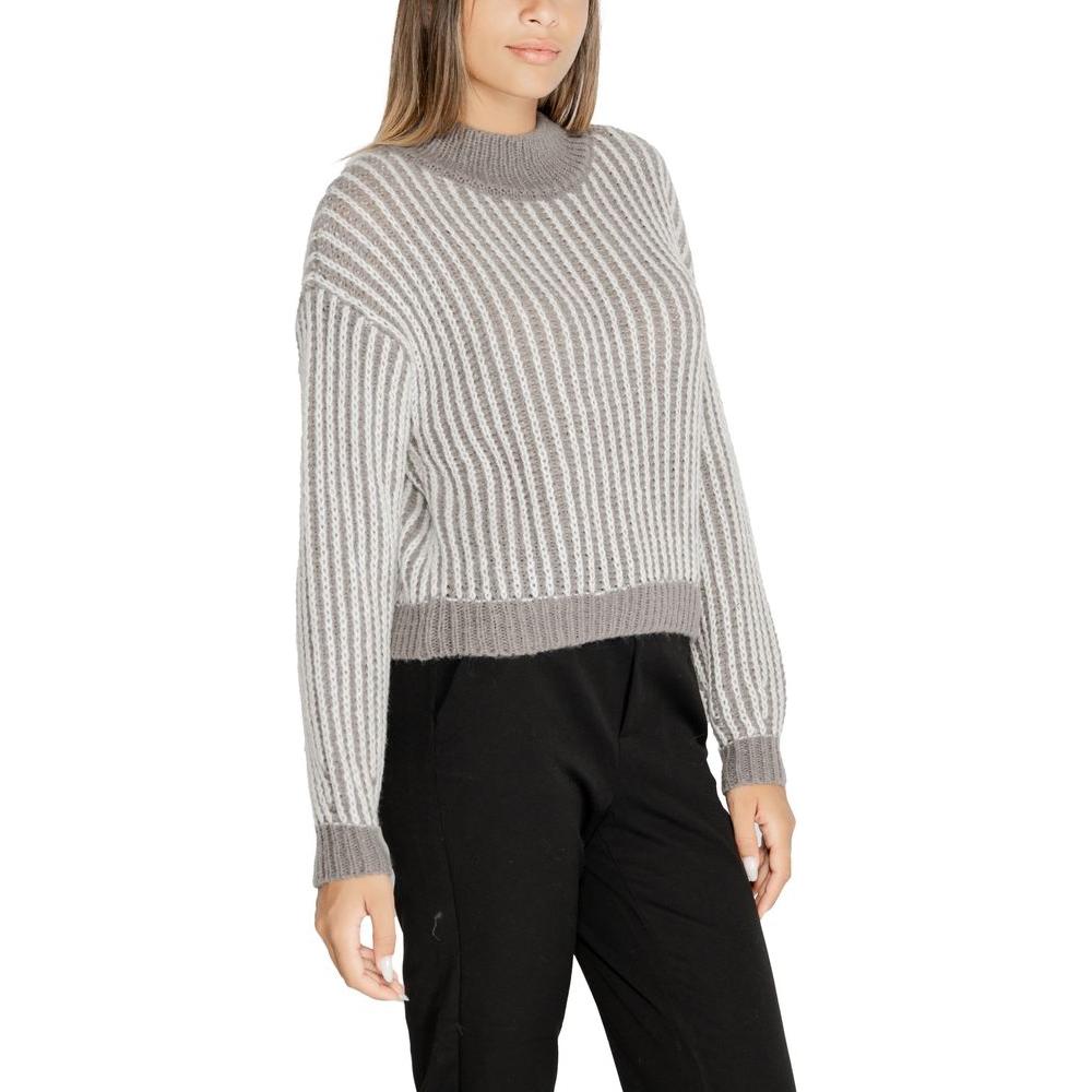 Jacqueline De Yong gray polyester sweater, fall/winter women's knitwear, featuring recycled materials in a stylish striped design.