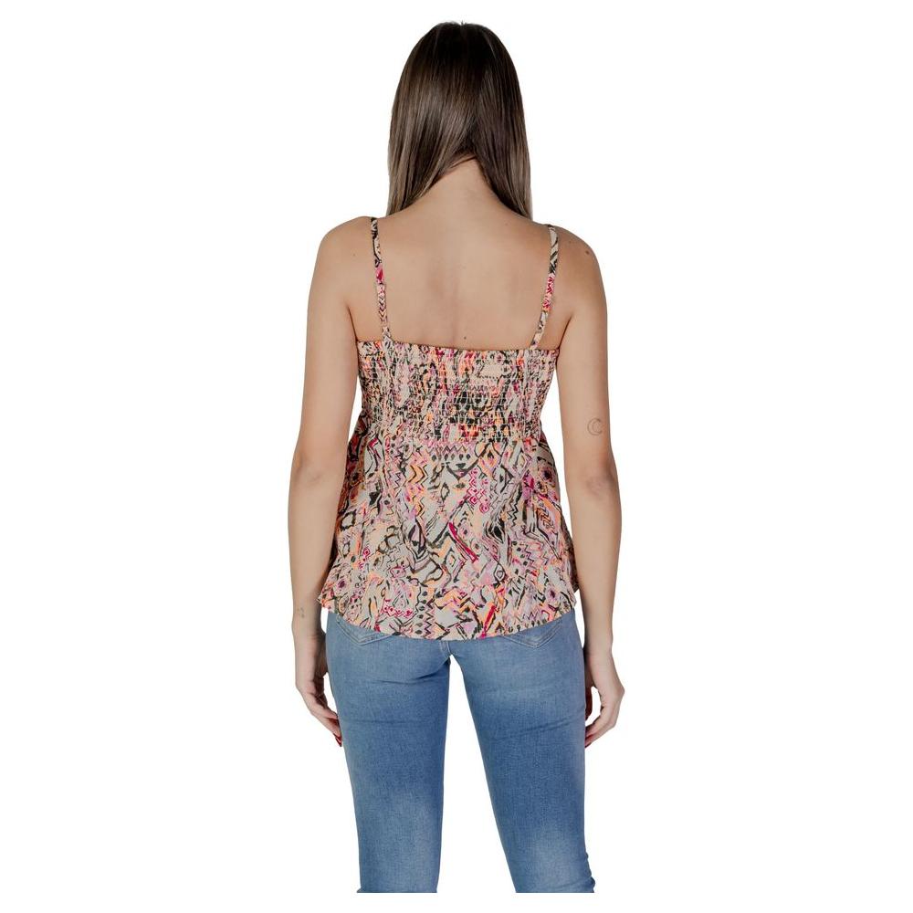 Back view of a woman wearing a B.Young multicolor cotton top from the Spring/Summer collection, paired with blue jeans.
