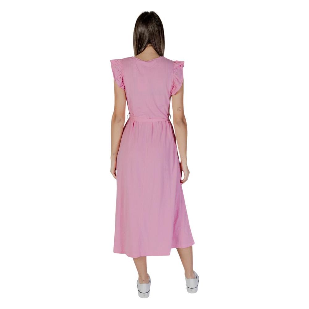 Back view of B.Young multicolor cotton dress for women, spring/summer collection, showing ruffled sleeves and knee-length style.