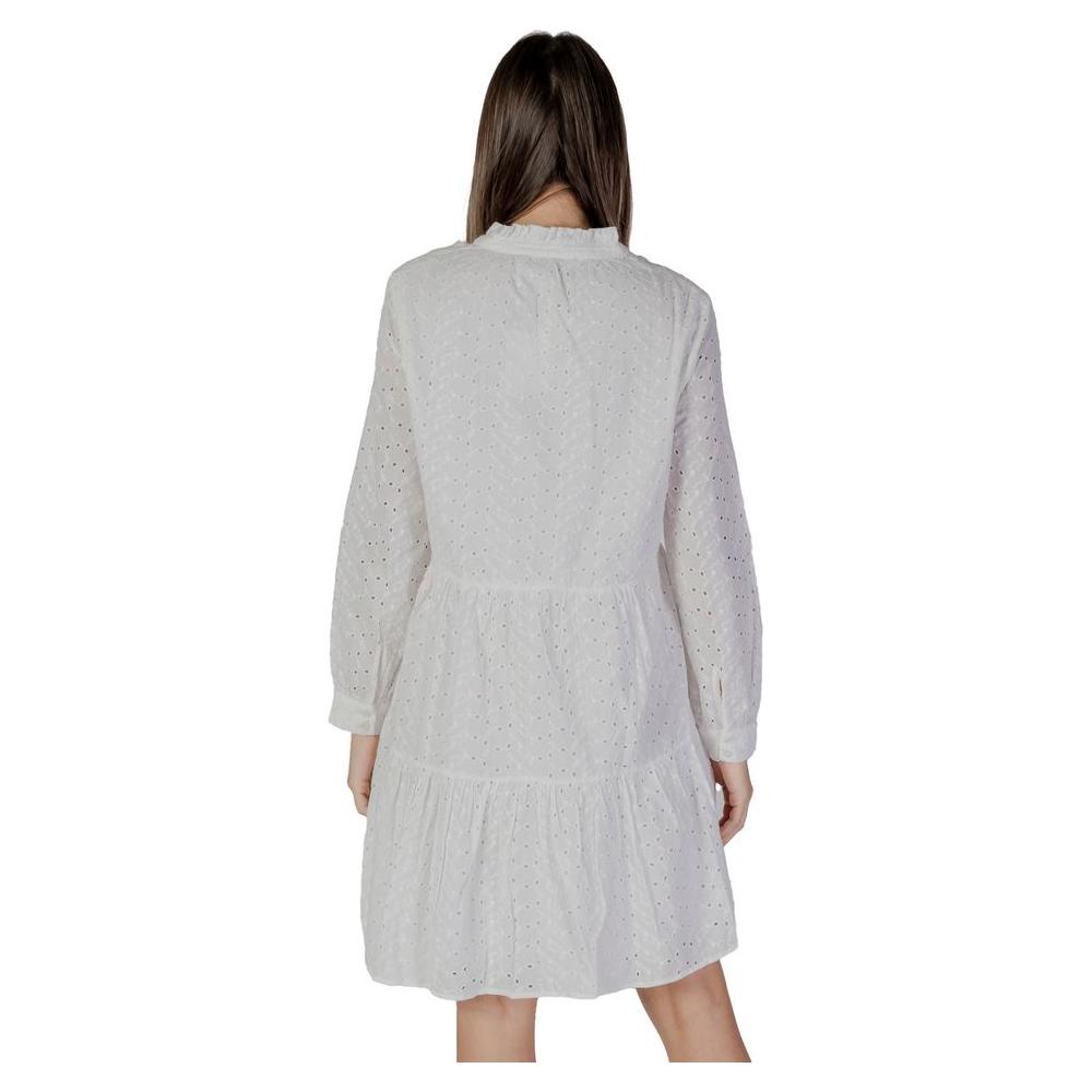 Back view of B.Young white cotton dress for women, ideal for spring and summer collections, made from 100% cotton with long sleeves.