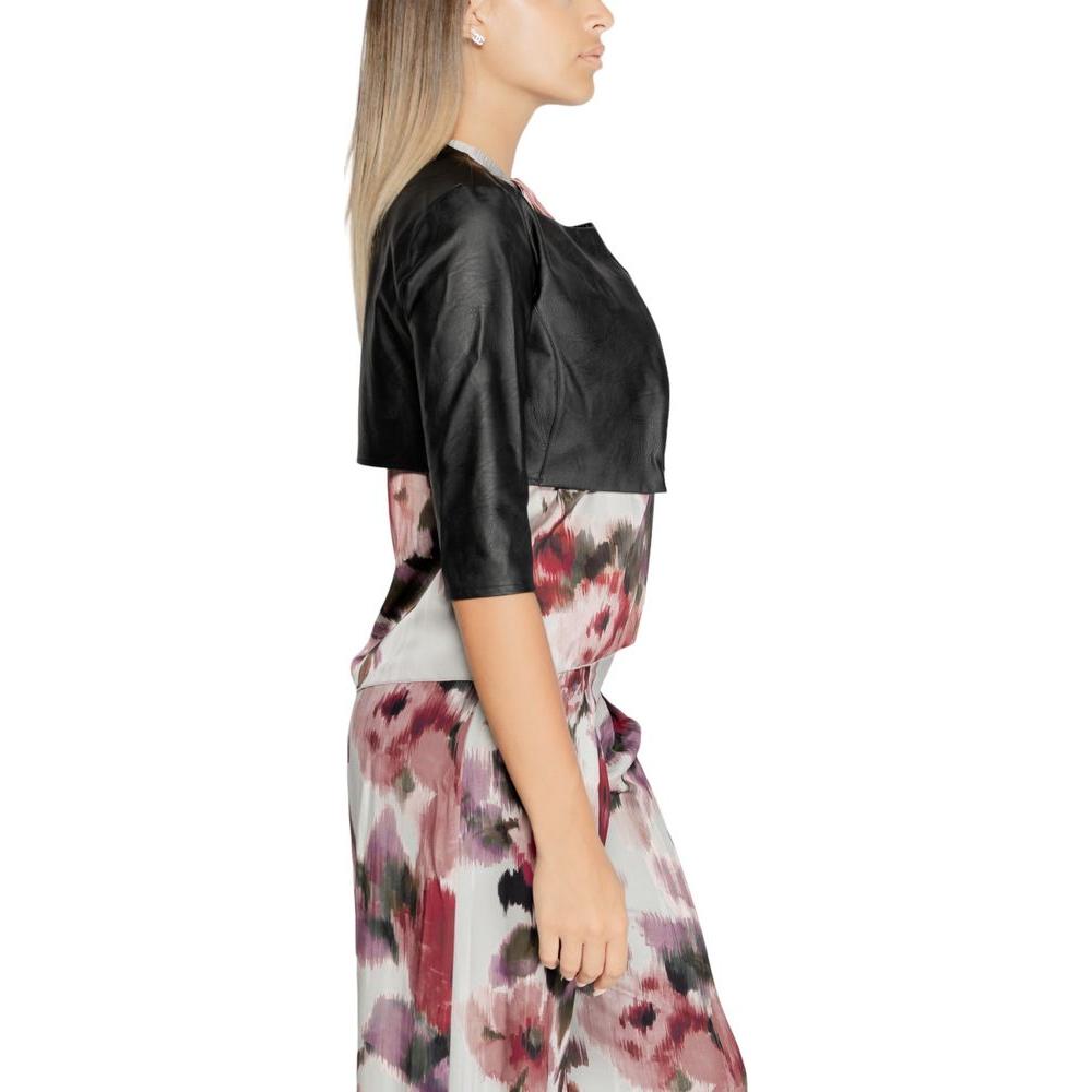 Rinascimento black polyethylene women's shoulder cover, perfect for fall/winter, made from 100% polyurethane.