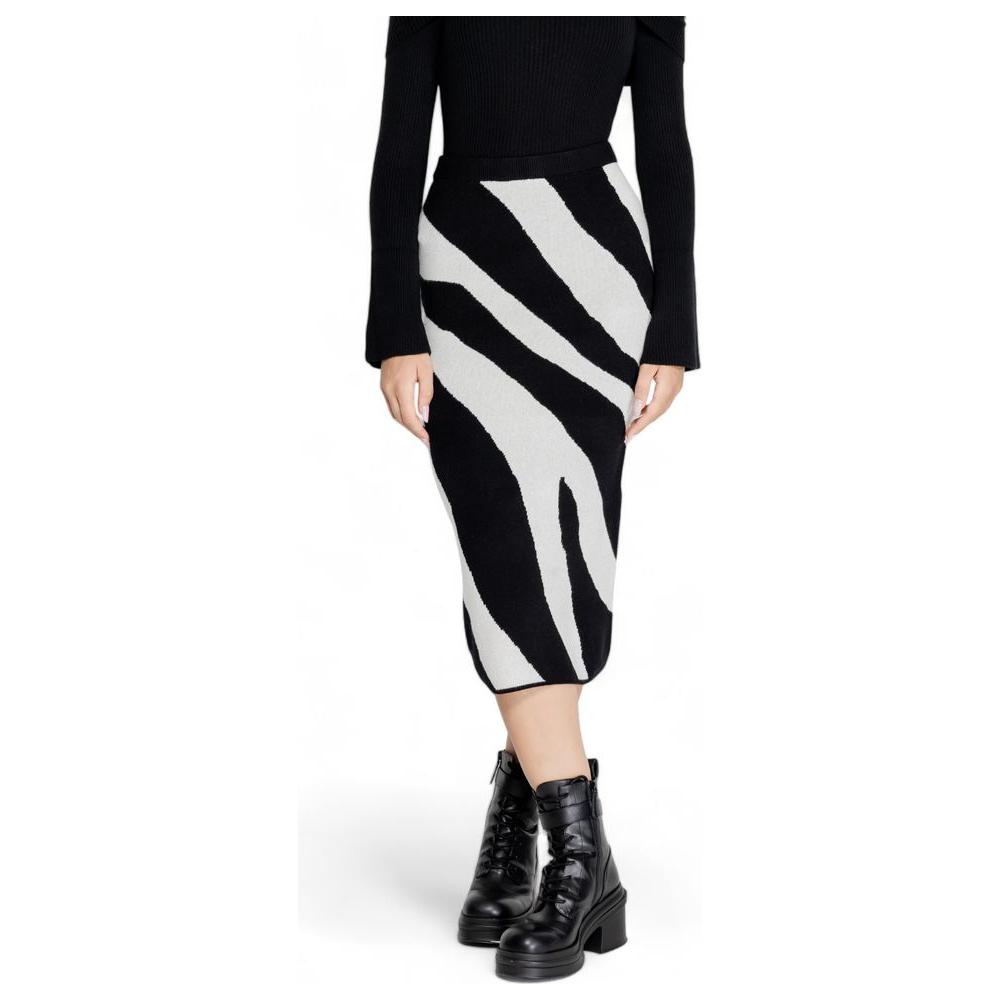 Vero Moda black viscose zebra-pattern skirt, fall/winter collection, 60% viscose, 20% nylon, 20% polyester, women's fashion skirt.