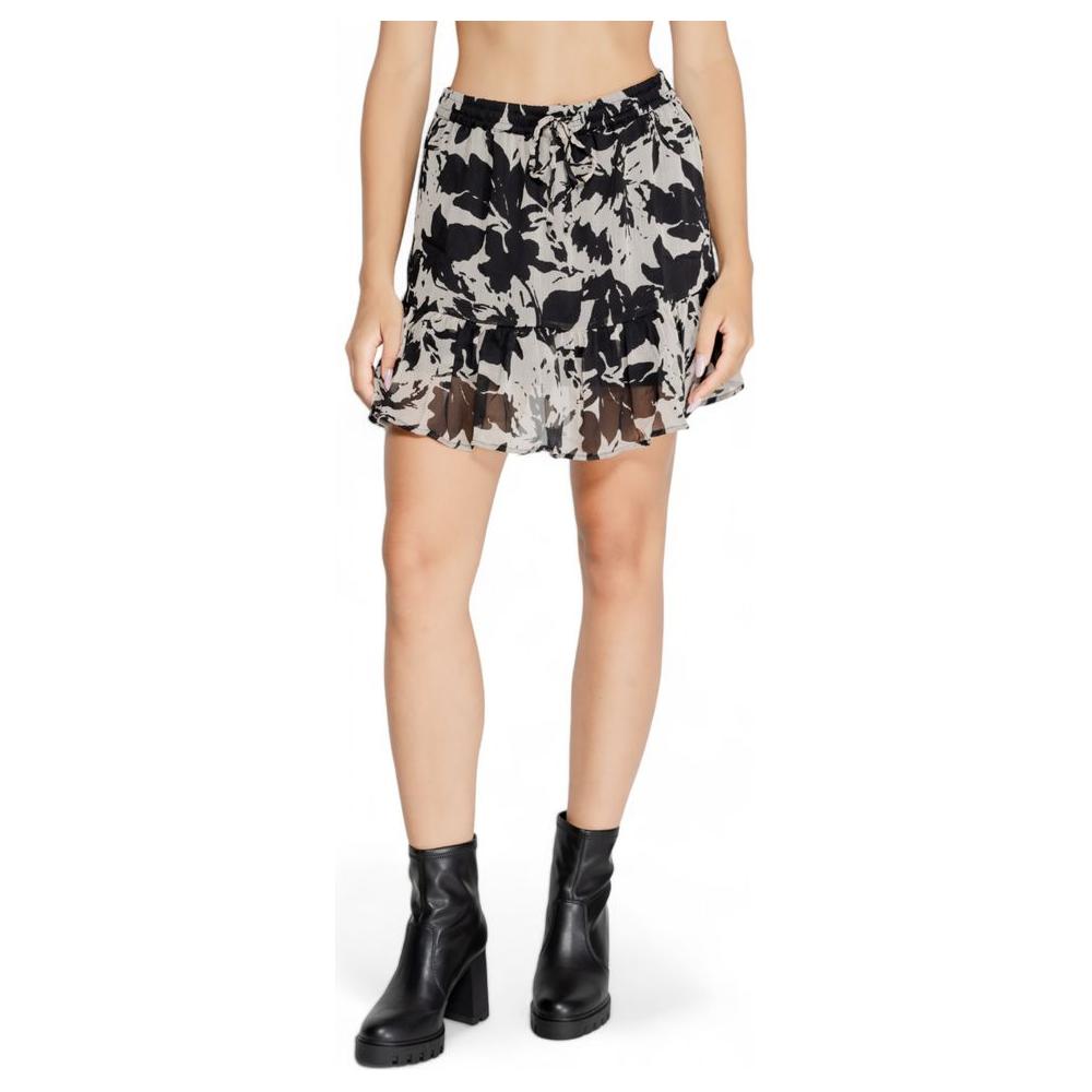 Jacqueline De Yong Black Recycled Polyester Skirt with floral pattern, suitable for fall/winter, made from eco-friendly materials