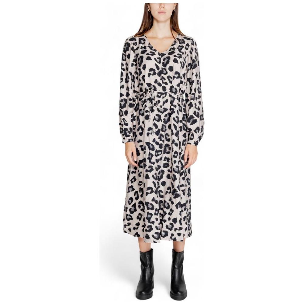 Jacqueline De Yong gray viscose dress with leopard print, perfect for fall and winter collection, made of 88% viscose and 12% nylon.