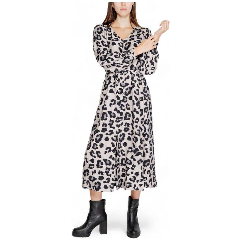 Jacqueline De Yong gray leopard print viscose dress, fall/winter women's fashion, composed of 88% viscose and 12% nylon.