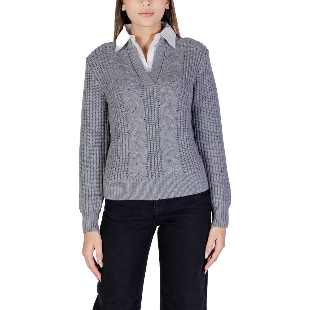 Morgan De Toi women's gray viscose sweater, cable-knit design, perfect for fall/winter collection, stylish knitwear for women.