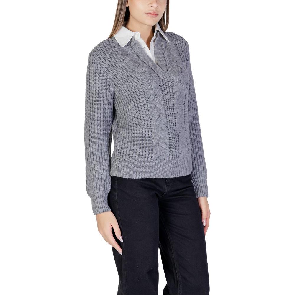 Women's gray viscose sweater by Morgan De Toi, featuring a cable knit design, perfect for fall and winter fashion.
