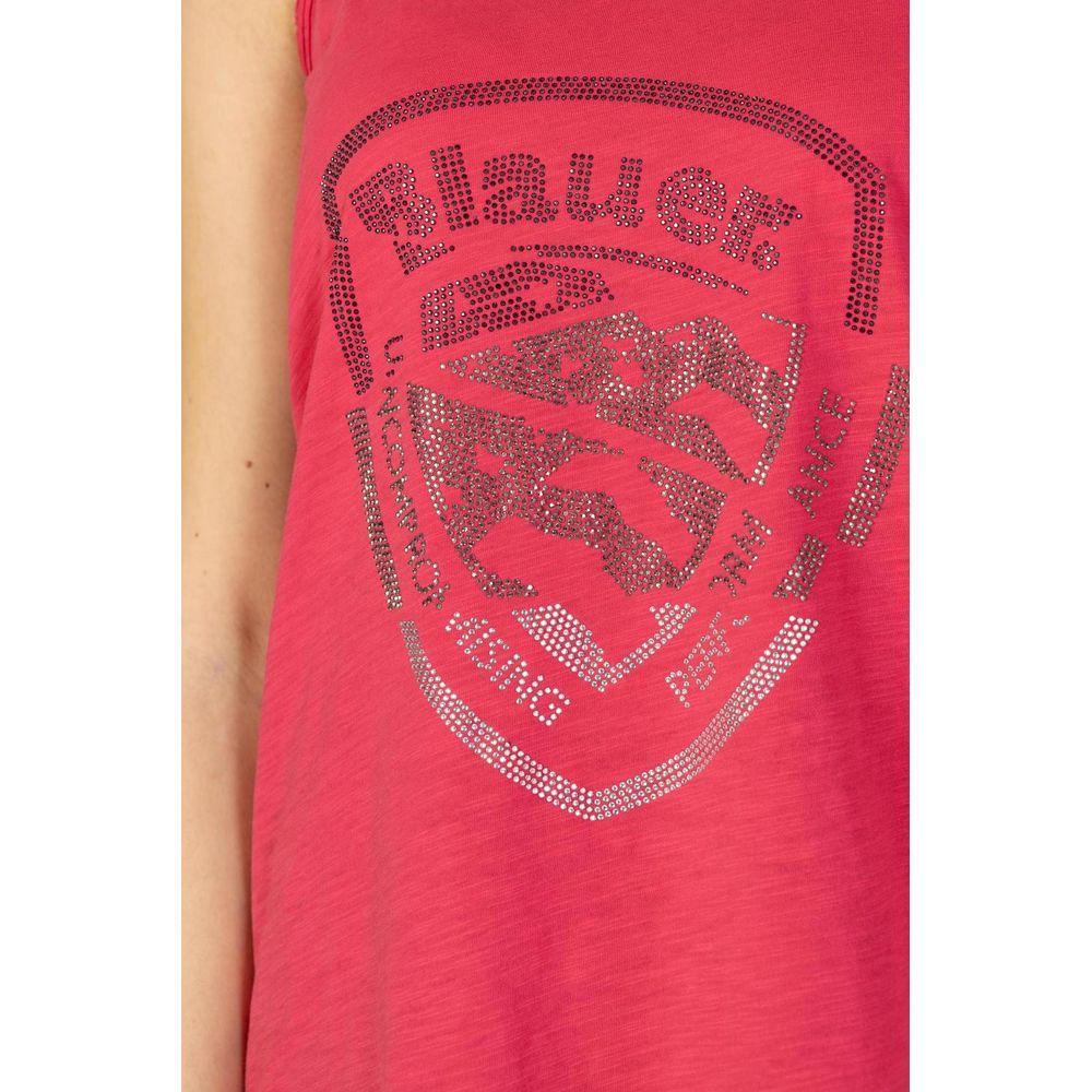 Woman wearing Blauer pink cotton tank top, spring/summer collection with decorative logo. 100% cotton women's T-shirt fashion.