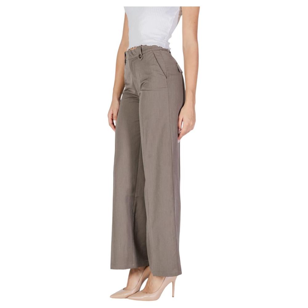 Women's gray polyester pants, fall/winter collection, stylish wide-leg design, made of 62% polyester, 29% viscose, 9% elastane.