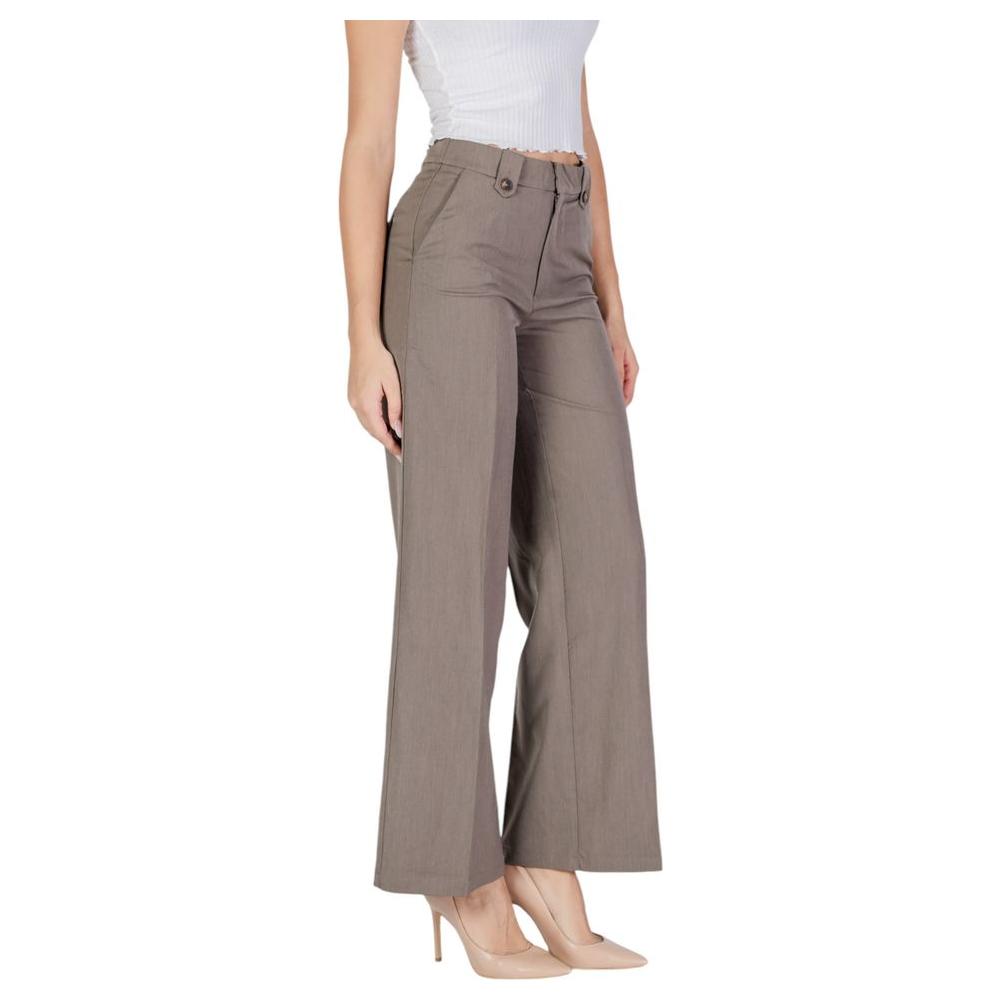 Women's fall/winter gray polyester pants, high-waisted and wide-leg fit, featuring a blend of polyester, viscose, and elastane.