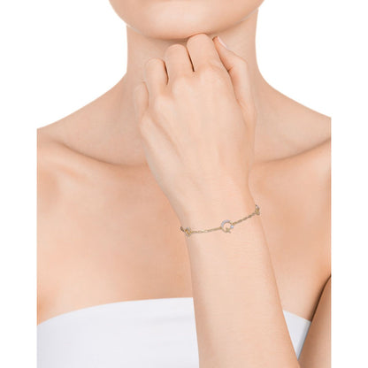 Lady wearing VICEROY JEWELS Mod. 13087P100-30 quartz bracelet in silver 925°, minimalist design, showcased on wrist.