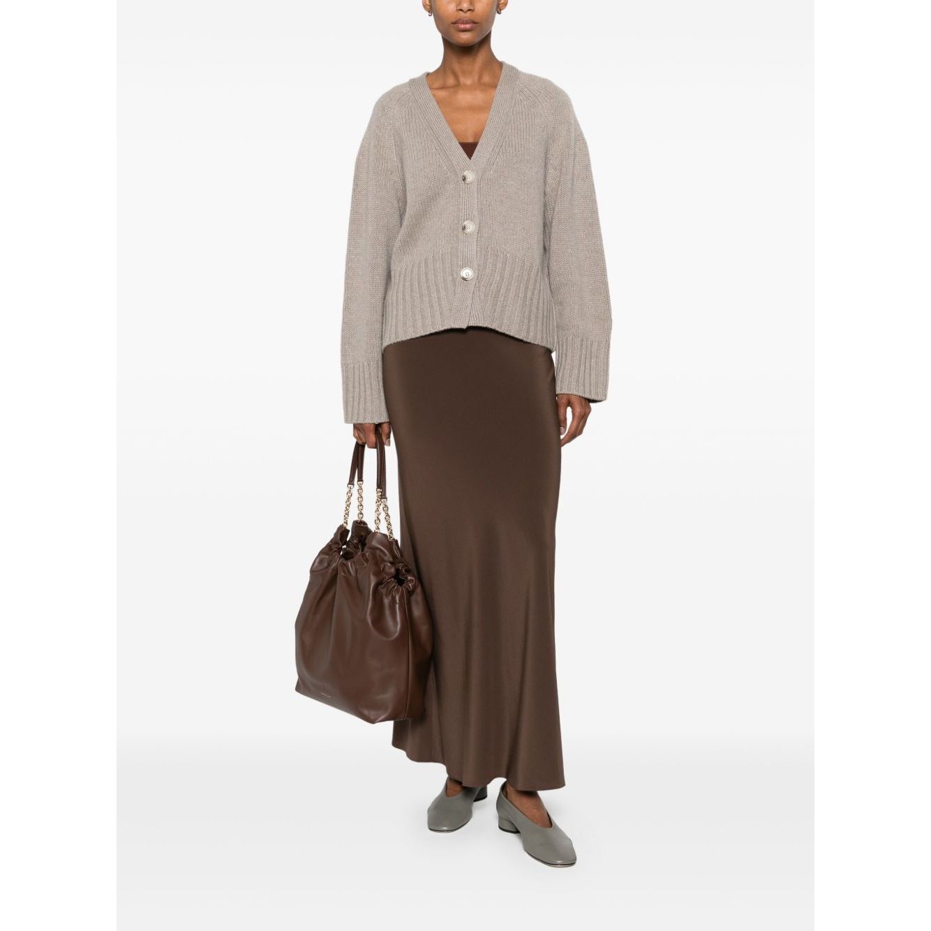 Front view with bag zipped and handles upright.