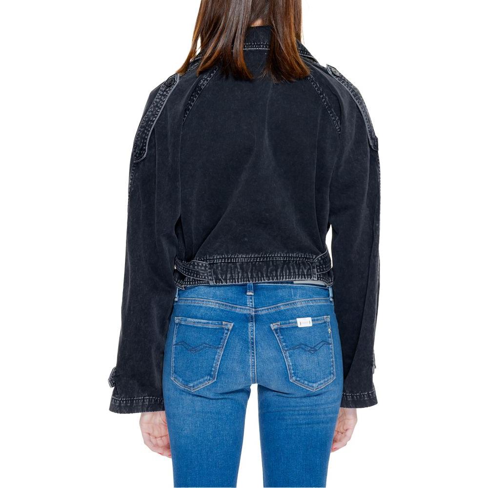 Front view with bag zipped and handles upright.