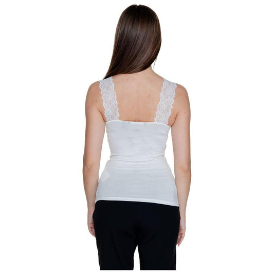 Back view of a woman wearing a Vero Moda white viscose tank top for spring/summer, featuring lace straps and elastane blend.