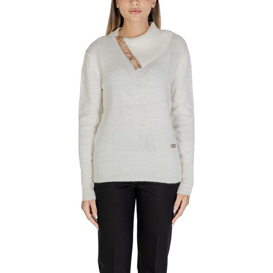 Alviero Martini Prima Classe white viscose sweater for women, featuring soft knitwear design, ideal for fall and winter fashion.