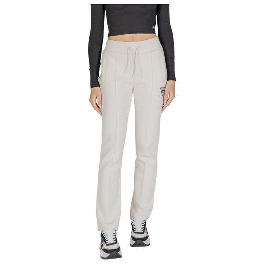 Guess Active cream cotton jeans for women with straight leg design, ideal for casual outings and gym workouts, worn with sneakers.
