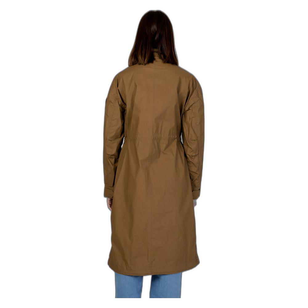 Front view with bag zipped and handles upright.