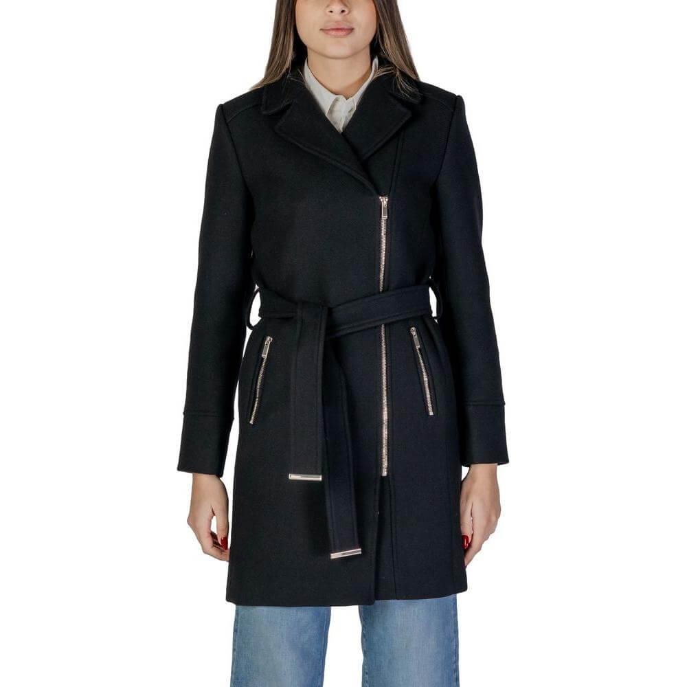 Front view with bag zipped and handles upright.