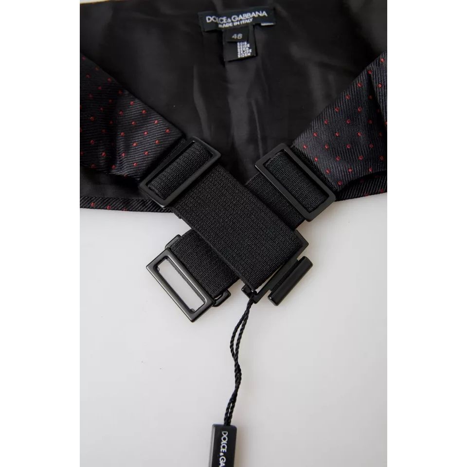 Front view with bag zipped and handles upright.