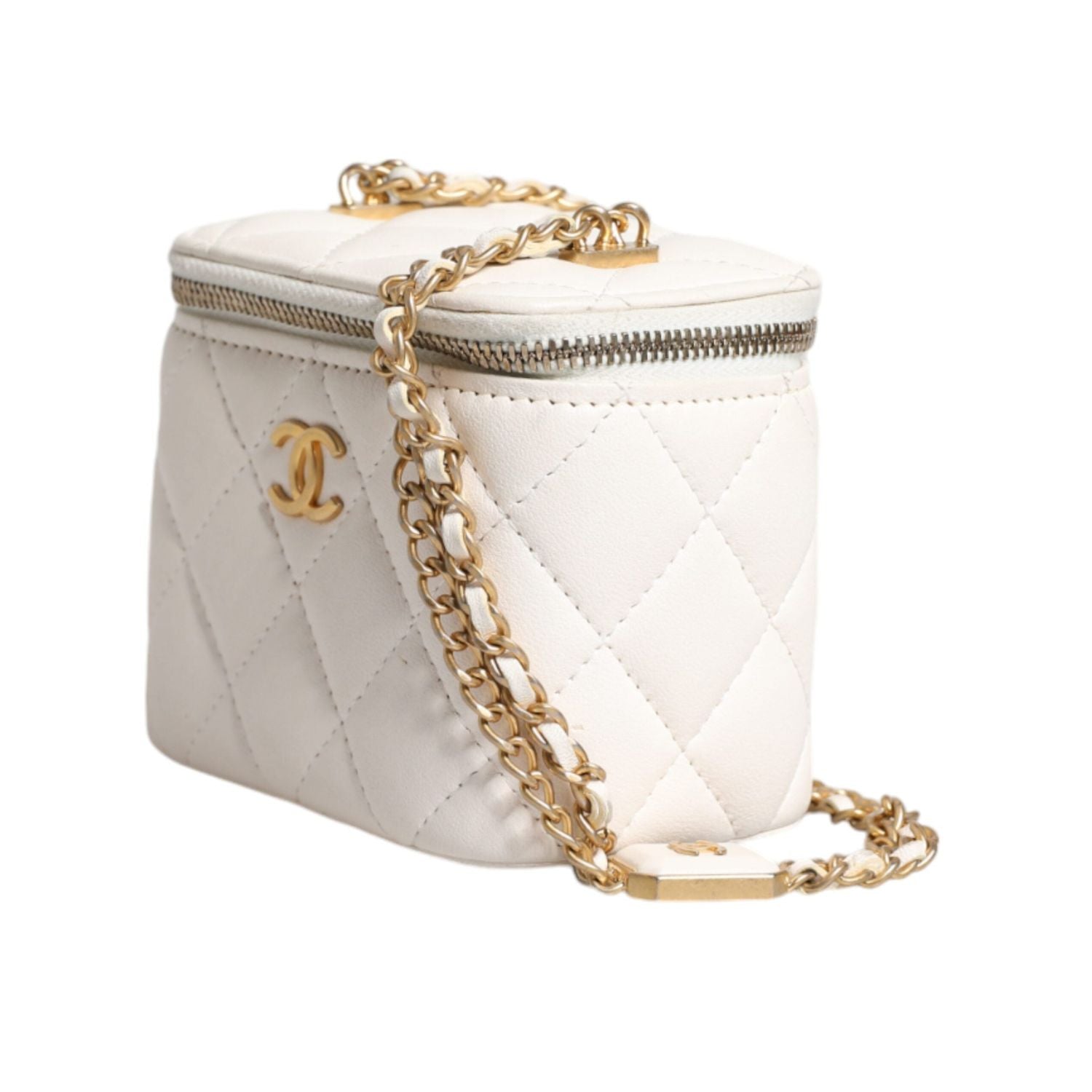 Front view with bag zipped and handles upright.