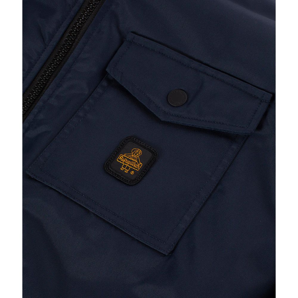 Front view with bag zipped and handles upright.
