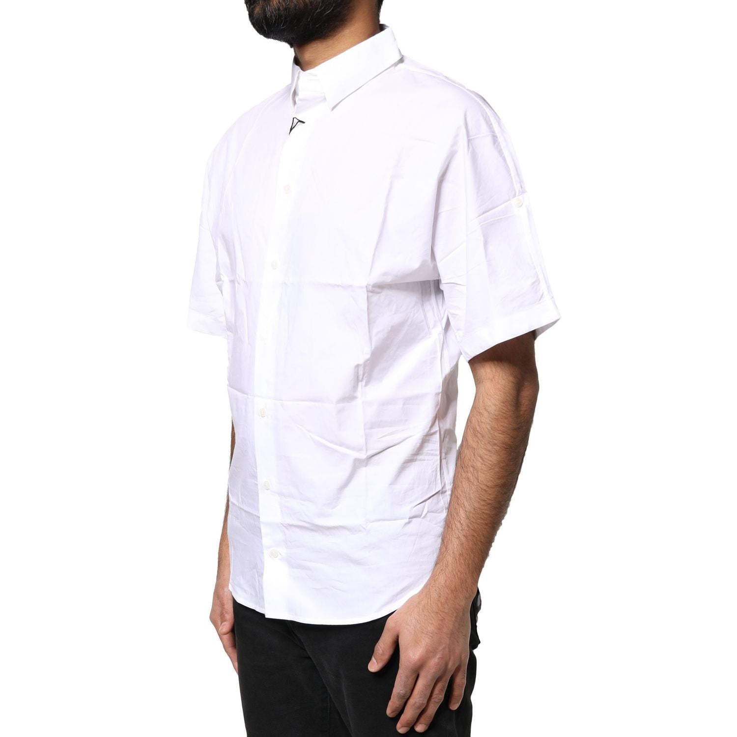 Front view with bag zipped and handles upright.