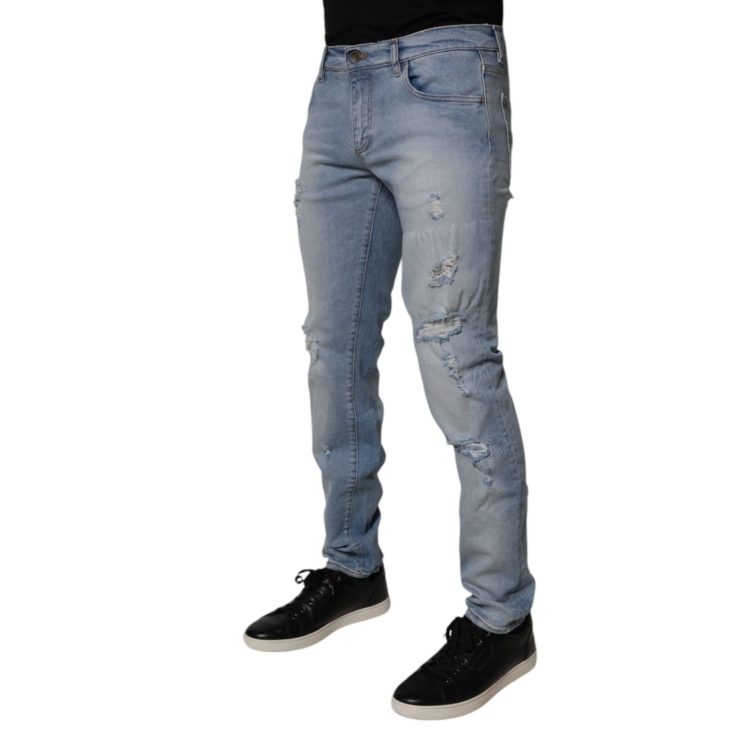 Front view with bag zipped and handles upright.