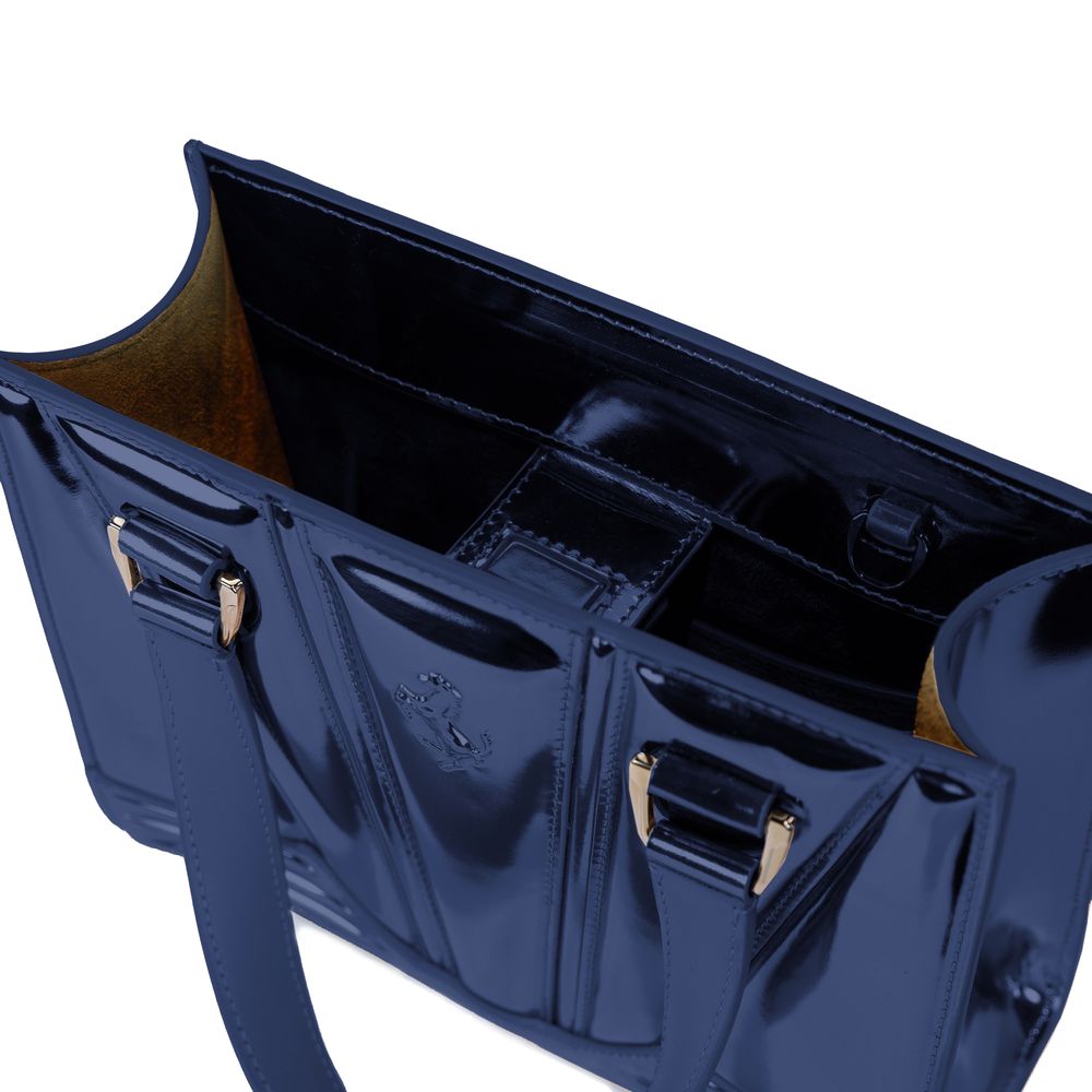 Front view with bag zipped and handles upright.