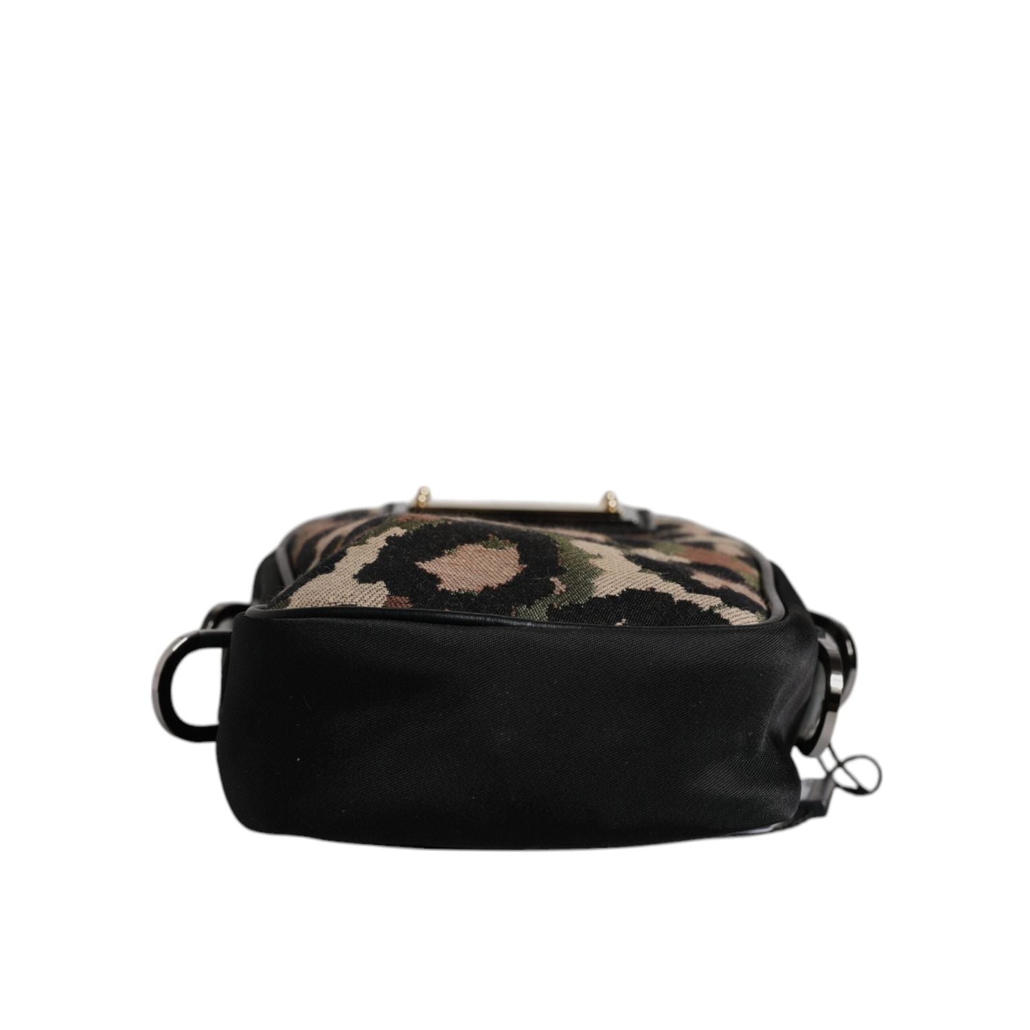 Front view with bag zipped and handles upright.
