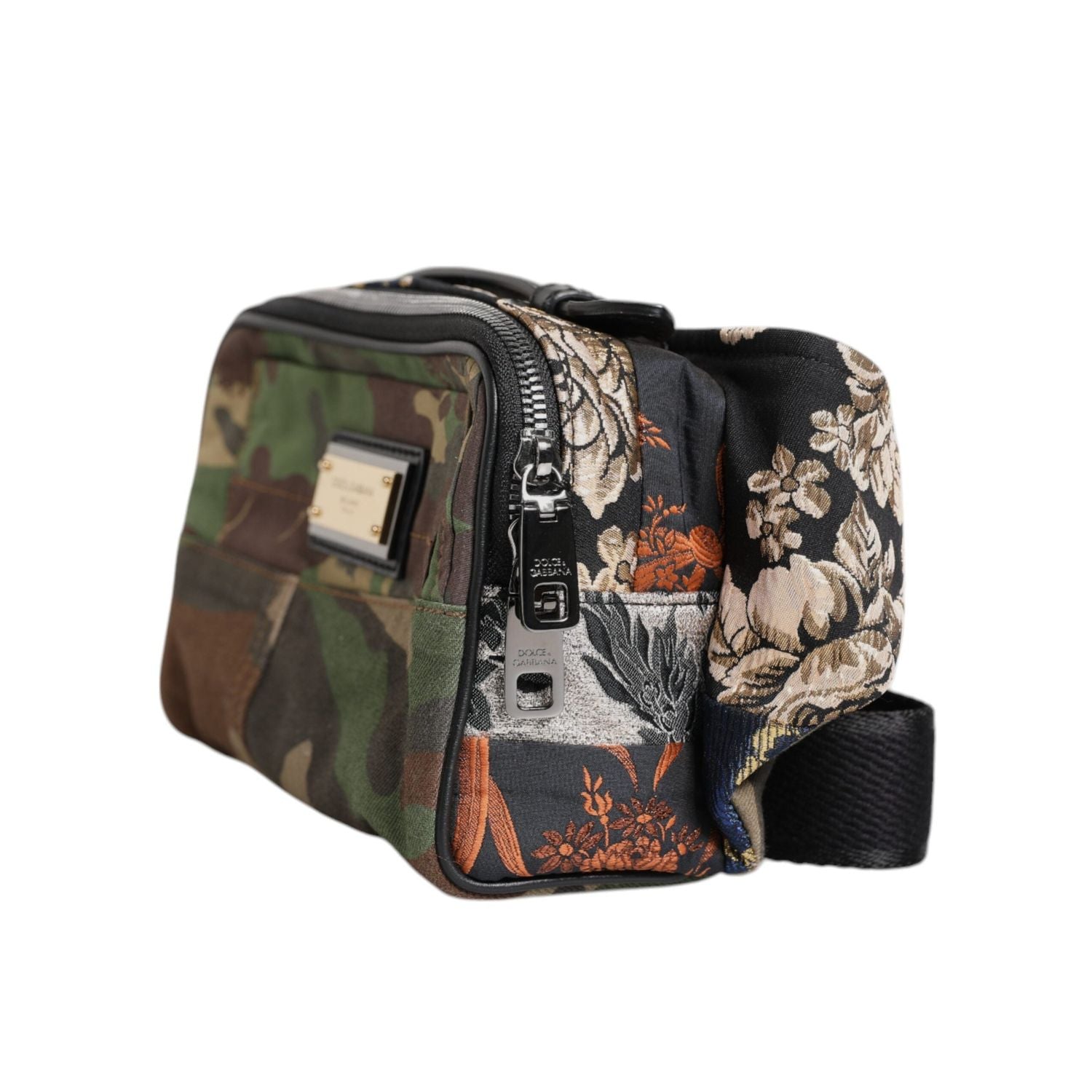 Front view with bag zipped and handles upright.