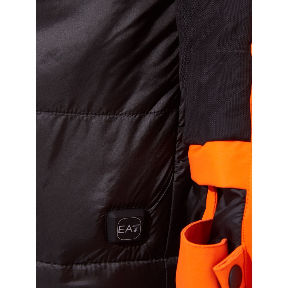 Front view with bag zipped and handles upright.