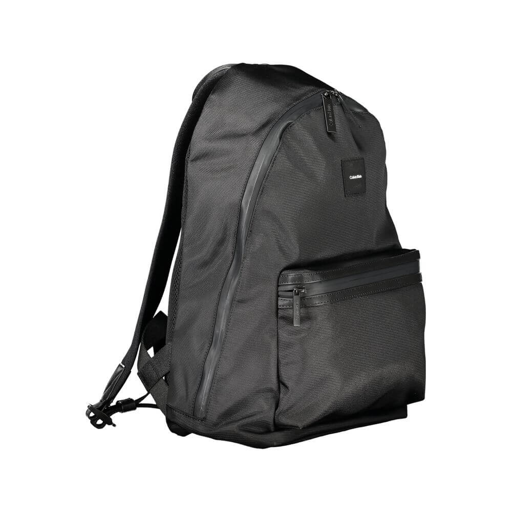 Front view with bag zipped and handles upright.