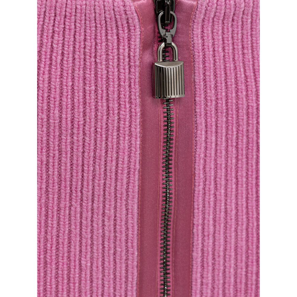 Front view with bag zipped and handles upright.