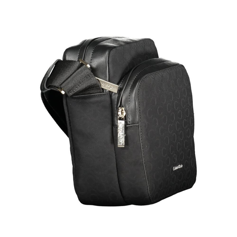 Front view with bag zipped and handles upright.
