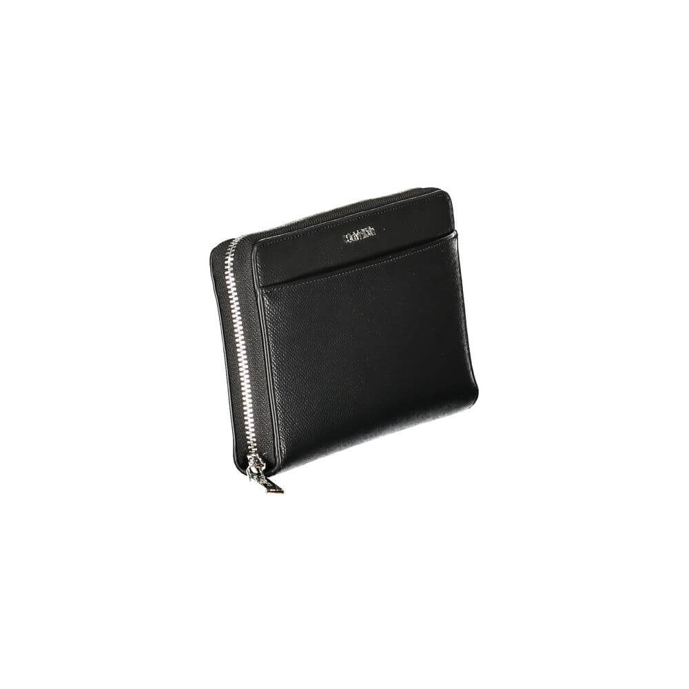 Front view with bag zipped and handles upright.