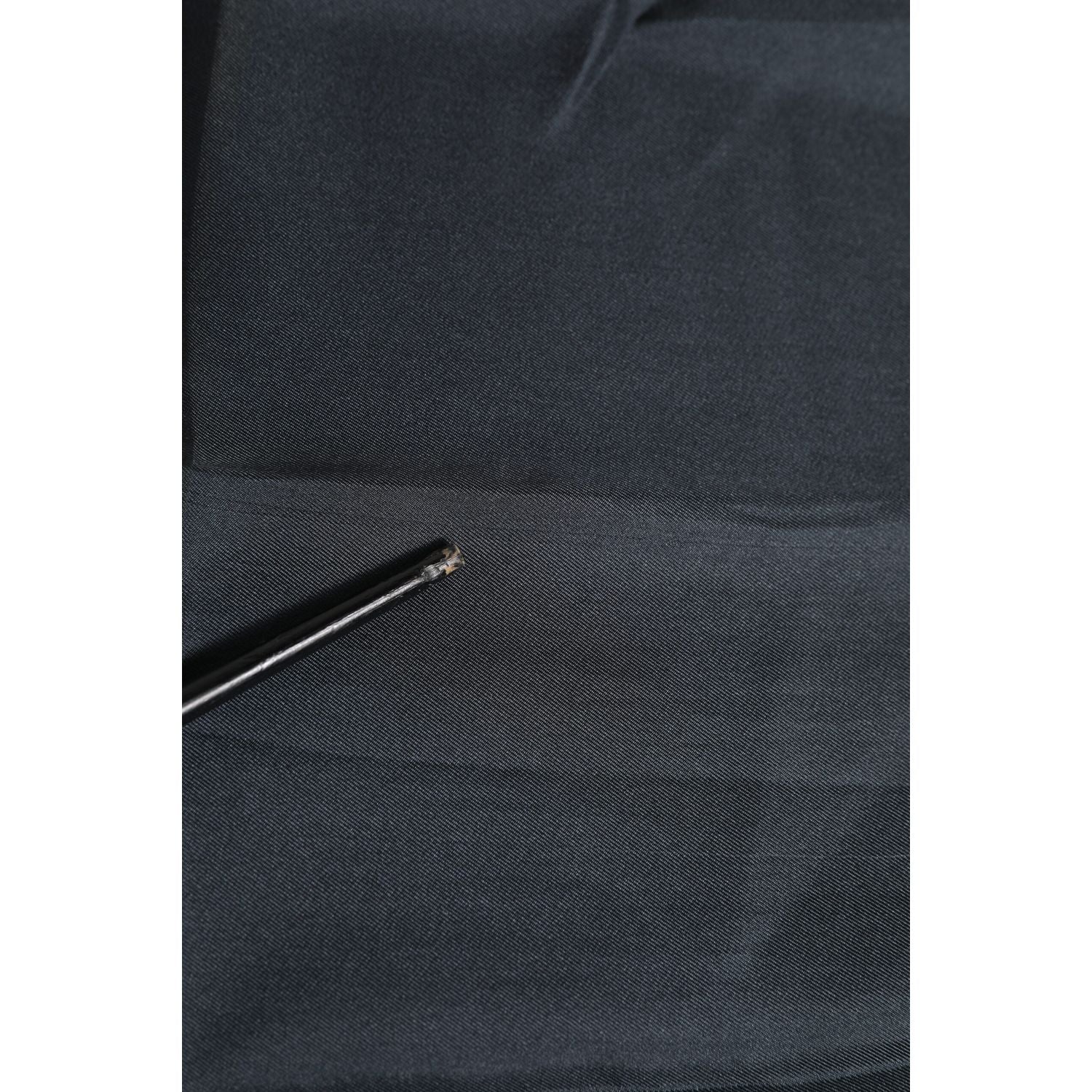 Front view with bag zipped and handles upright.