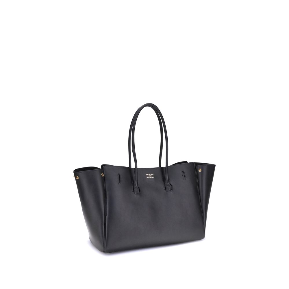 Front view with bag zipped and handles upright.