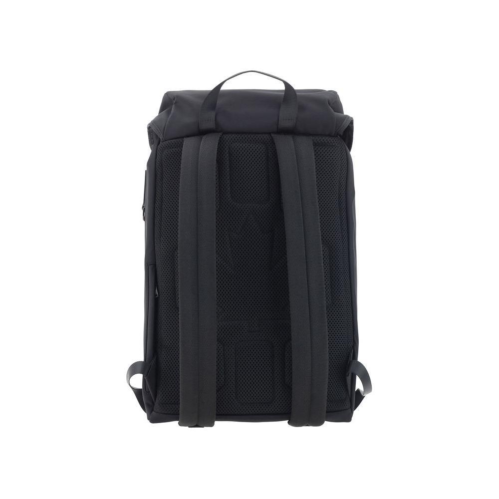 Front view with bag zipped and handles upright.