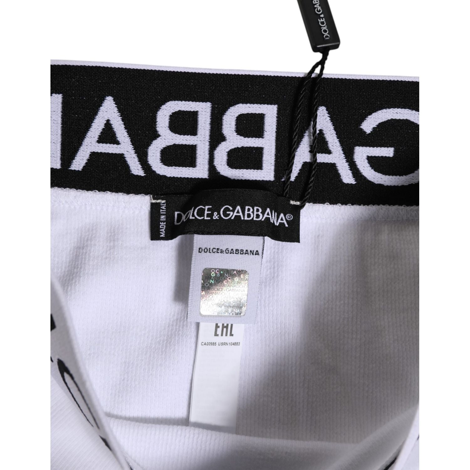 Front view with bag zipped and handles upright.