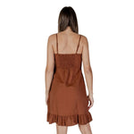 Back view of B.Young Brown Linen Midi dress for women, perfect for spring/summer collection, made of 52% linen and 48% viscose.