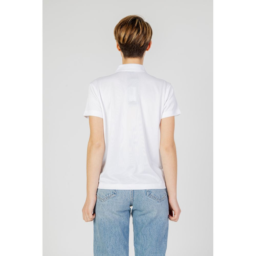 Back view of woman wearing Blauer White Polyester T-Shirt, highlighting short sleeves and classic collar design.