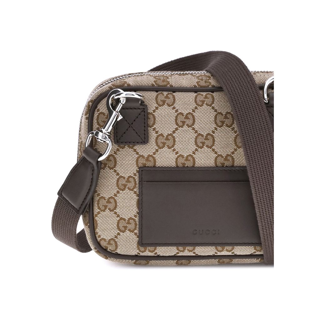 Front view with bag zipped and handles upright.