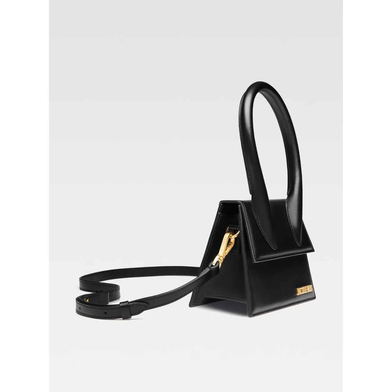 Front view with bag zipped and handles upright.